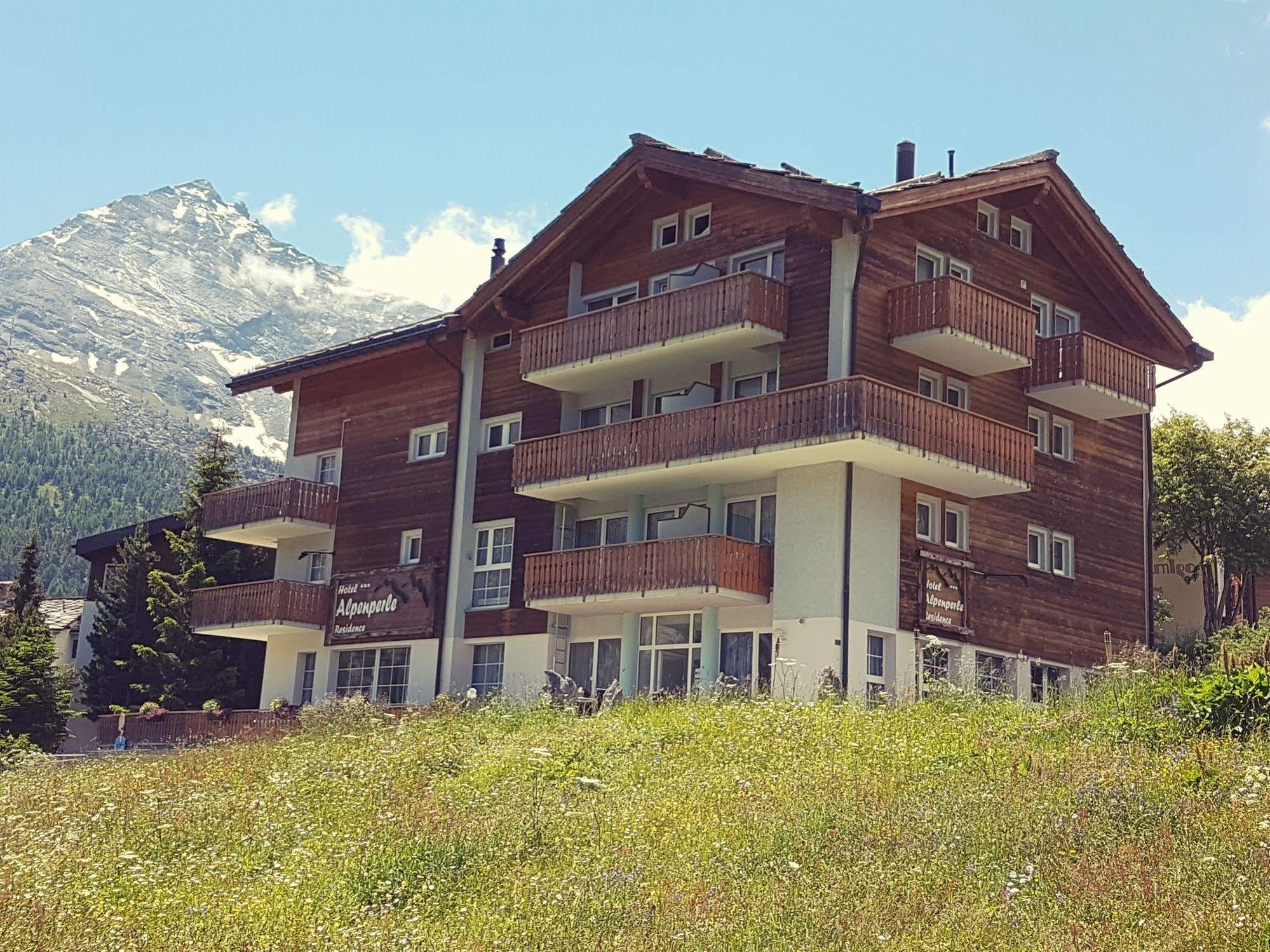 Hotel Alpenperle Saas Fee 외부 사진
