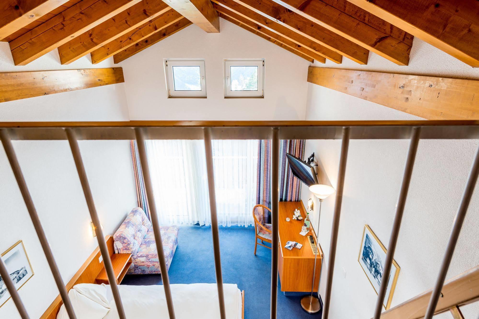 Hotel Alpenperle Saas Fee 외부 사진