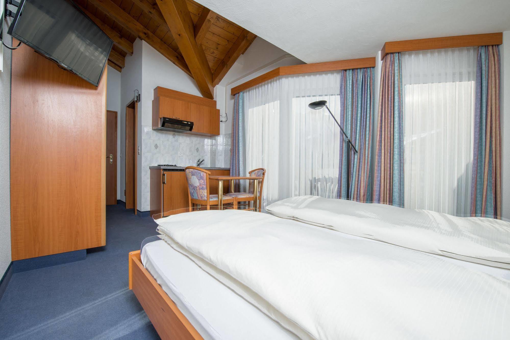 Hotel Alpenperle Saas Fee 외부 사진